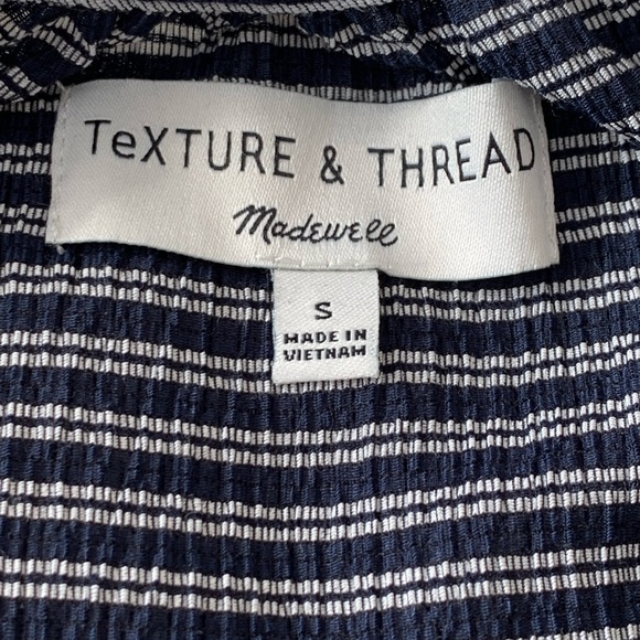 Texture & Thread peasant top - Picture 4 of 4